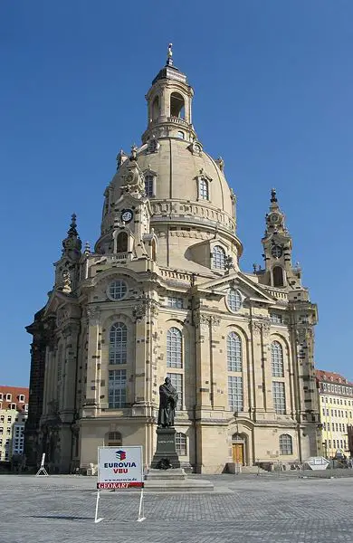 File:FRAUENKIRCHE UF.jpg