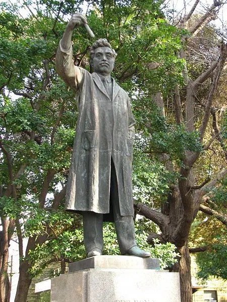 File:Statue of Hideyo Noguchi.jpg