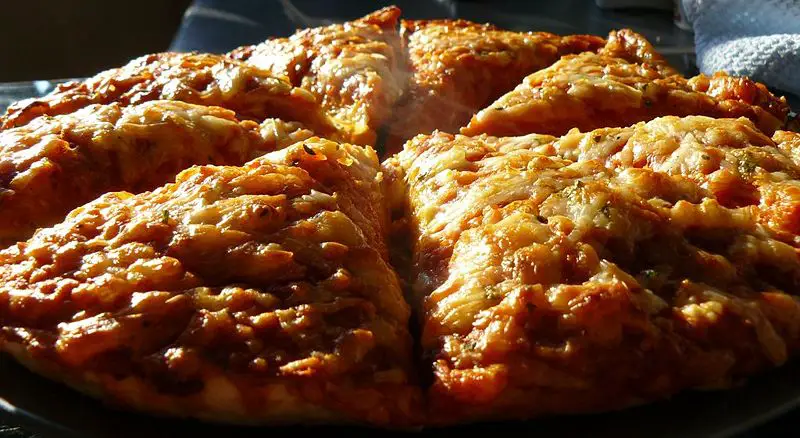 File:CHEESE AND TOMATO PIZZA.JPG