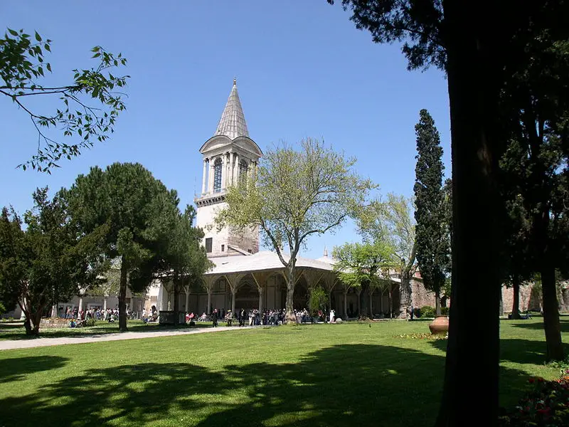 File:Courtyard Topkapi Palace.jpg