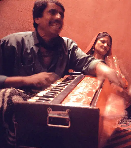 File:Harmonium.jpg