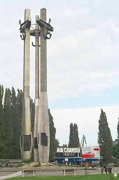 File:Poleglych Stoczniowcow.jpg