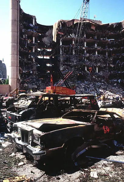 File:Oklahomacitybombing-DF-ST-98-01356.jpg