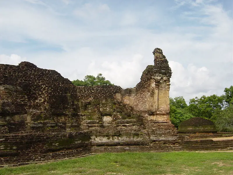 File:Polanaruwa ruins.jpg