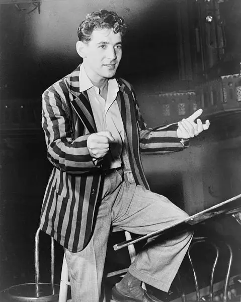 File:Leonard Bernstein NYWTS 1945.jpg