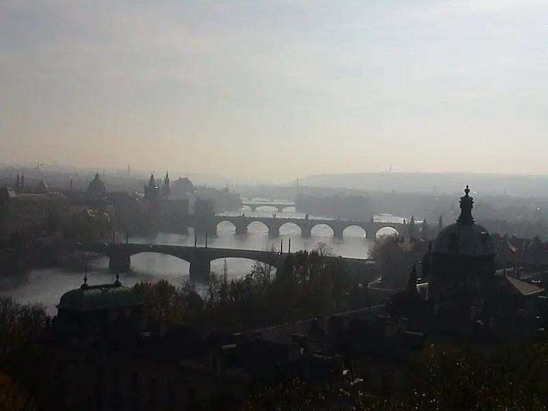 File:Praha Bridges.JPG