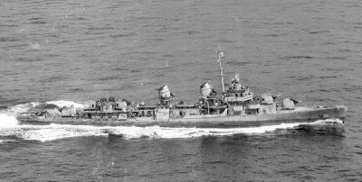 USS Cogswell (DD-651) underway in 1945.jpg