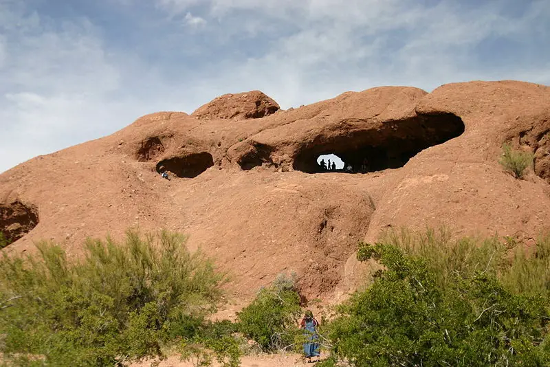 File:Papago Buttes 3.jpg
