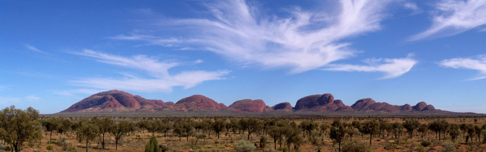A panorama of Kata Tjuta as seen from its viewing platform in the middle of the day.