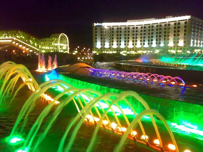 File:Fountain Europe Square Moscow.jpg