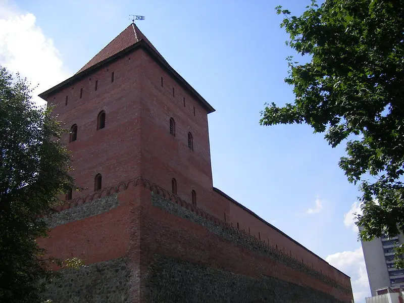 File:Lida-Castle.JPG