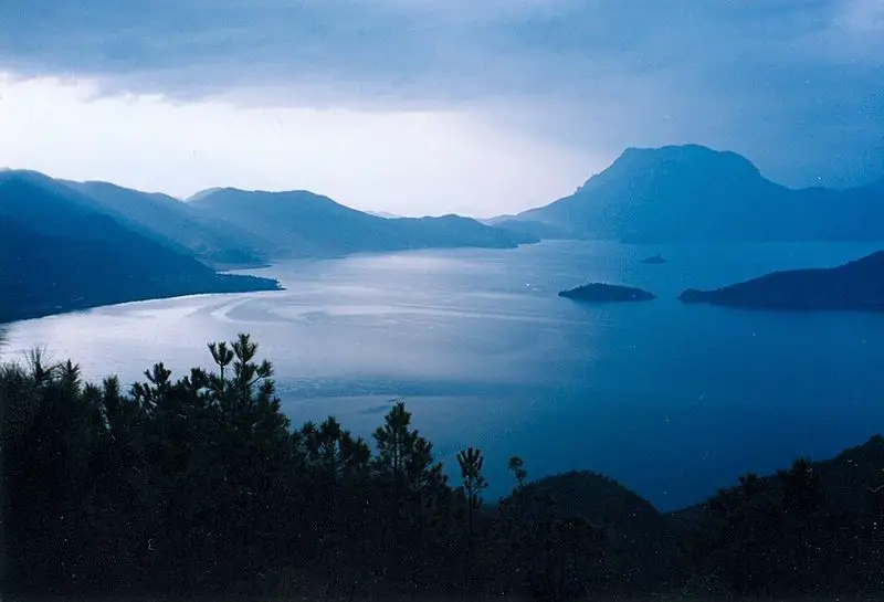 File:LuguLake.jpg