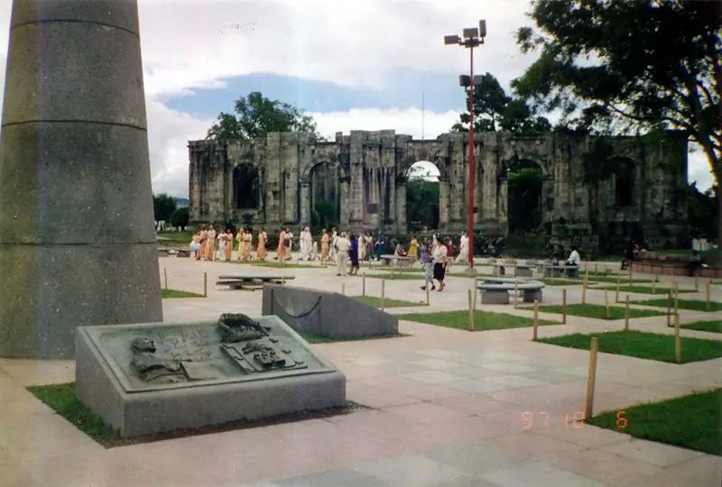 File:Oldchurchcartagocostarica.jpg