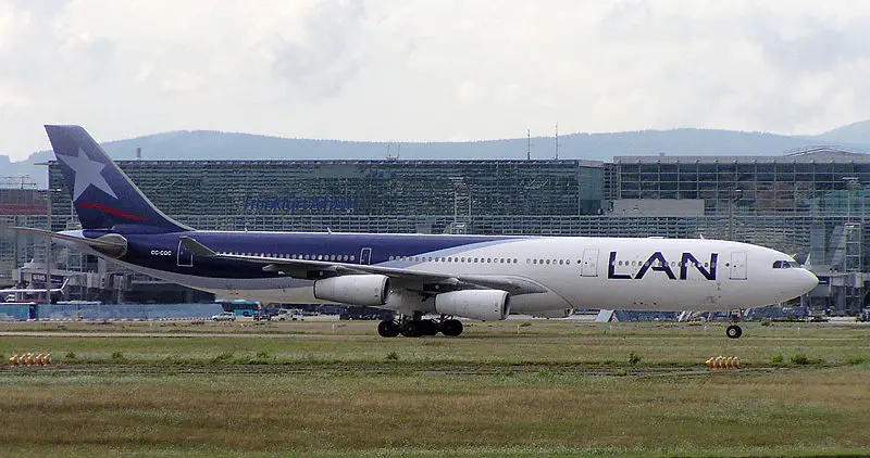 File:LAN AL A340-300X CC-CQC.jpg