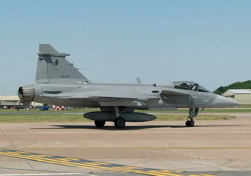 File:Saab.jas39c.gripen.taxi.arp.jpg