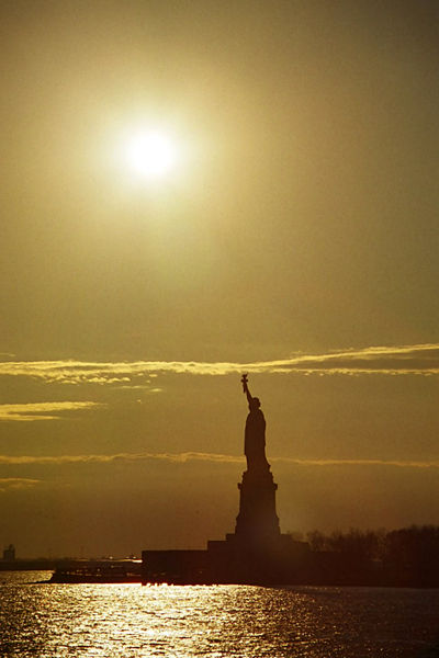 File:Golden statue.jpg