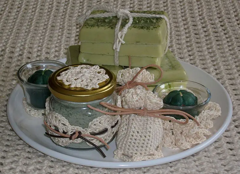 File:Mother's day gifts.jpg