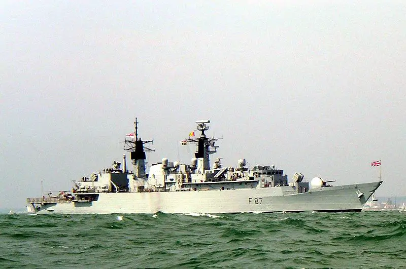File:HMS Chatham (F87).jpg