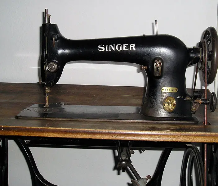 File:Singer sewing machine detail1.jpg
