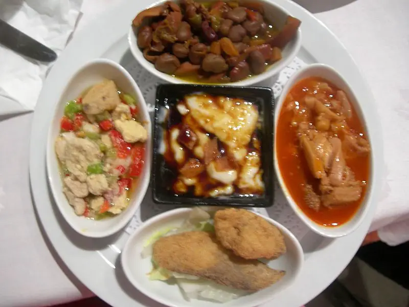 File:Tapas Sevilla 01.jpg