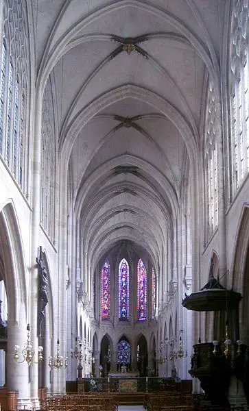 File:Auxerrois Langhaus nach O.JPG