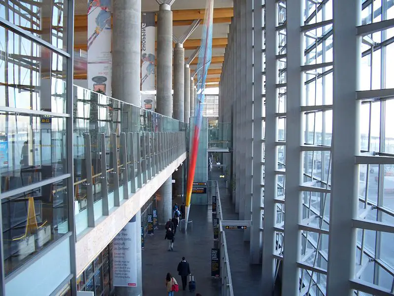 File:OslArrHall2.jpg