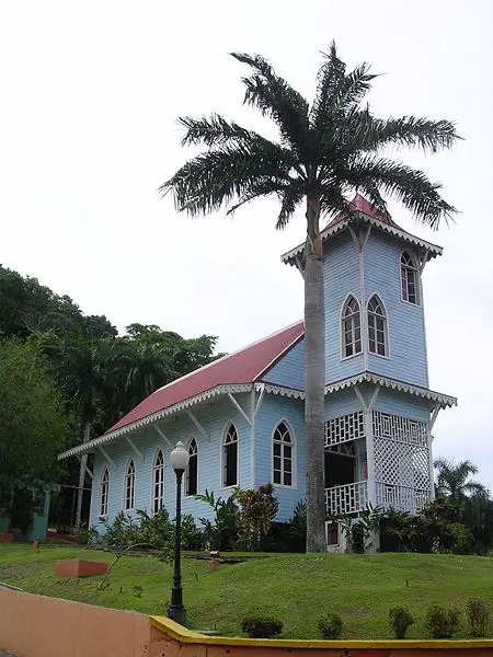 File:Traditional Panamanian Building.jpg
