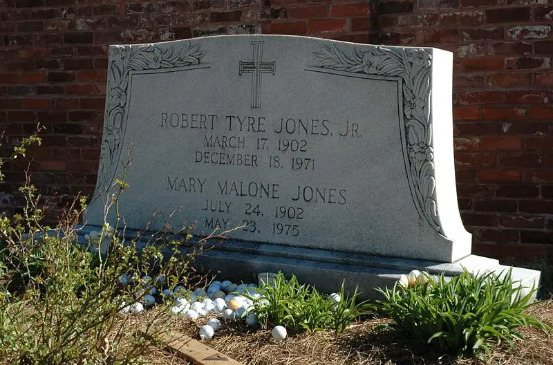 File:BobbyJones-grave.jpg