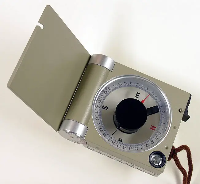 File:Stratum compass-clar hg.jpg