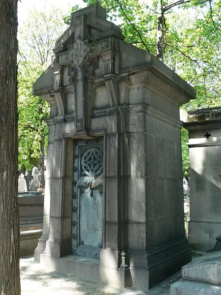 File:Perelachaise-p1000391.jpg