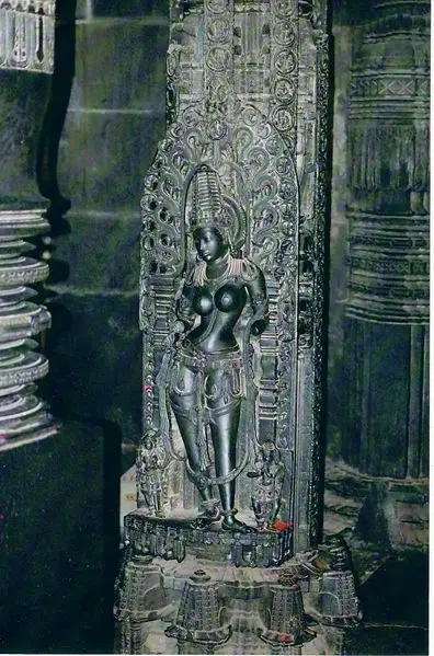 File:Belur sthambha-buttalika.jpg
