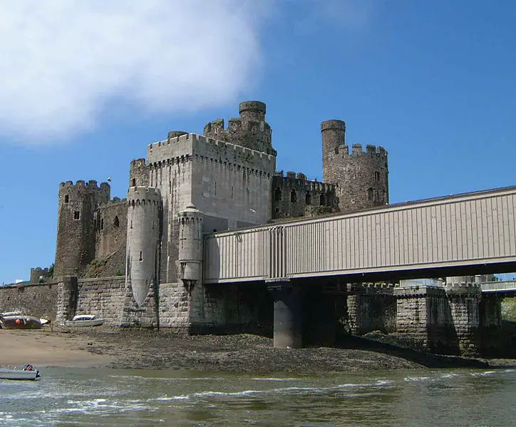 File:Conwy Castle 2.jpg