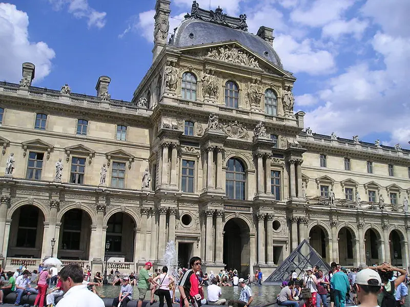File:Louvrepavillonrichelieu.jpg