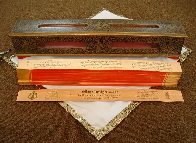 File:Tipitaka scripture.jpg