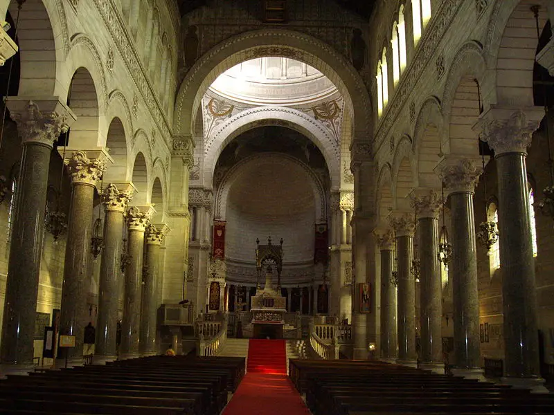File:Basiliquestmartin.jpg