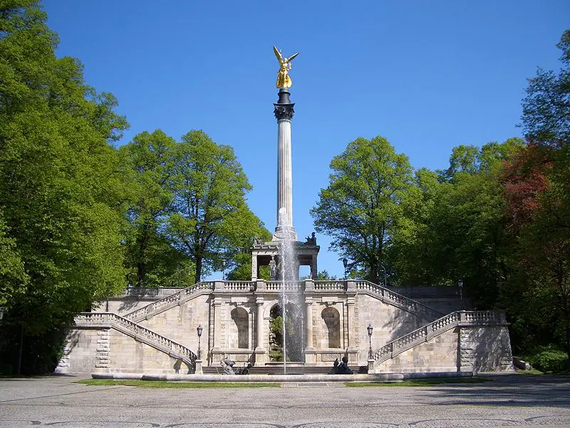 File:FriedensengelMunchen.JPG