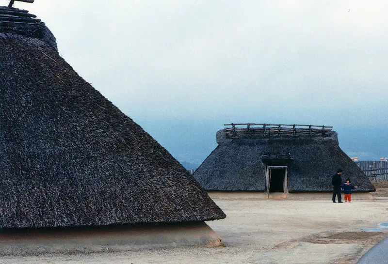 File:YoshinogariDwellings.jpg