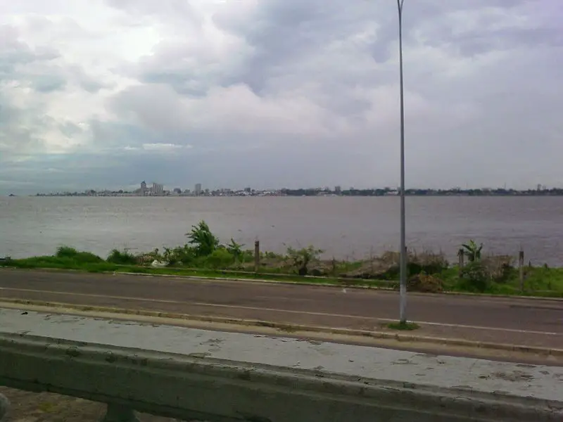 File:Kindepuisbrazza.jpg