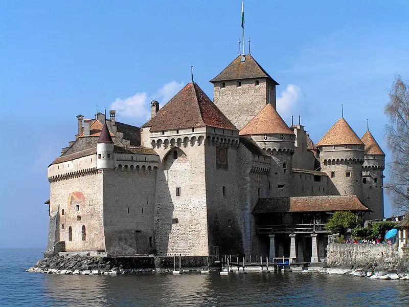 File:Schweiz Schloss Chillon Gesamtansicht.jpg
