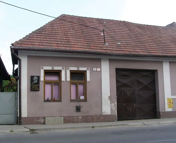 File:TISO HOUSE.JPG