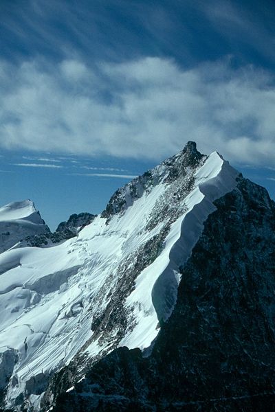 File:Piz Bernina mit Biancograt.jpg