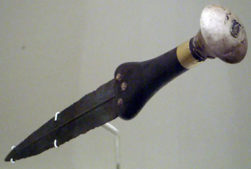 File:BronzeDagger-AhmoseI.png