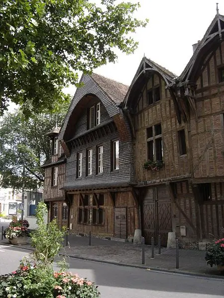 File:TroyesColombages.JPG