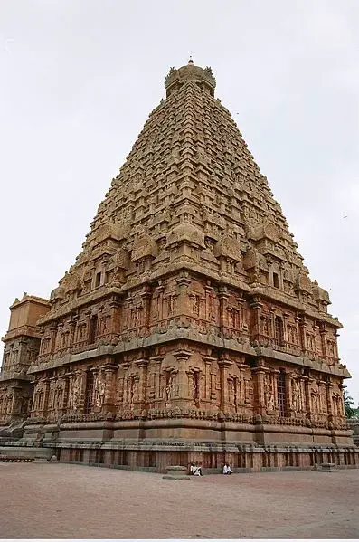 File:Brihadeshwara back right.jpg