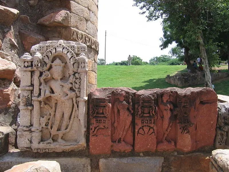 File:Qutbminarsculpt.jpg